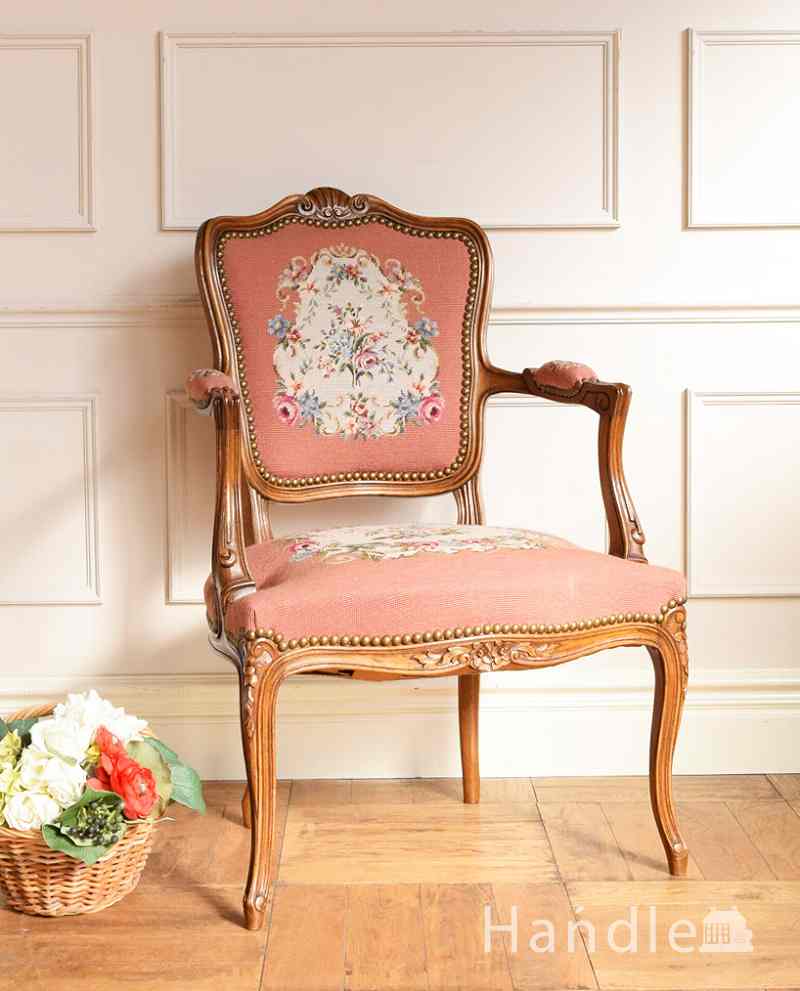 フランス生まれのエレガントなアンティークチェア、プチポワンのアーム