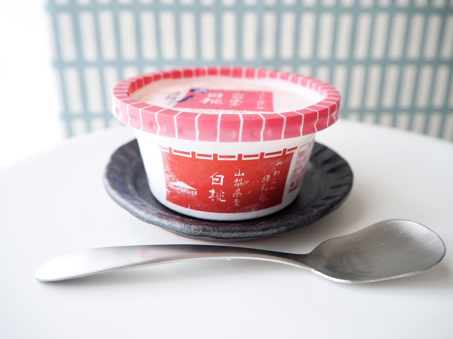 シャトレーゼ】果肉入り！これぞ贅沢かき氷アイス「白州名水かき氷