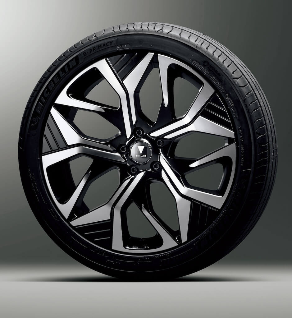 CROWN”CROSSOVER” MODELLISTA・新型クラウンをよりスタイリッシュに