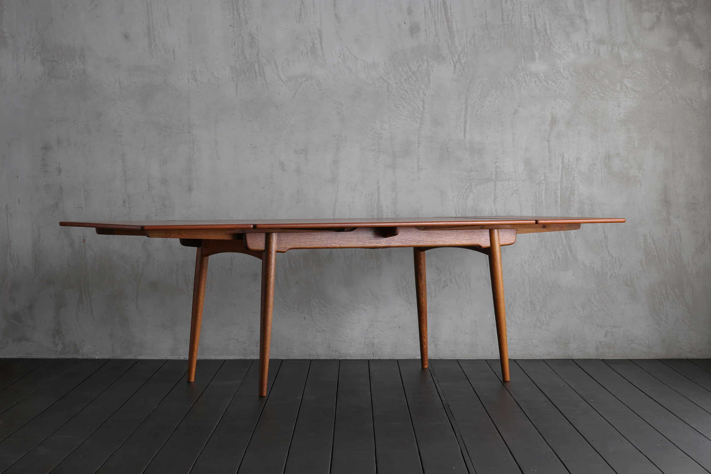 Table Hans J Wegner - HIKE