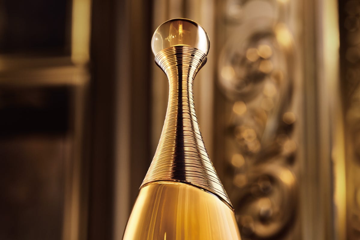 ディオールの名香「ジャドール オードゥ パルファン」が新ボトルで登場