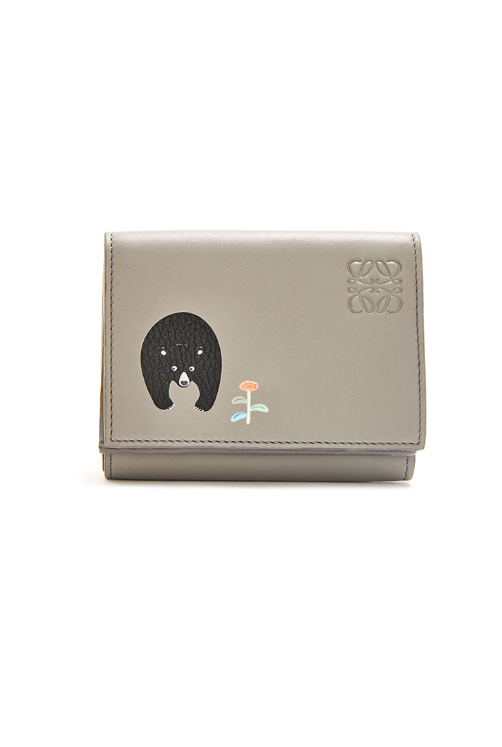 ロエベ×スナ・フジタ」コラボコレクションを速報公開！ 日本限定