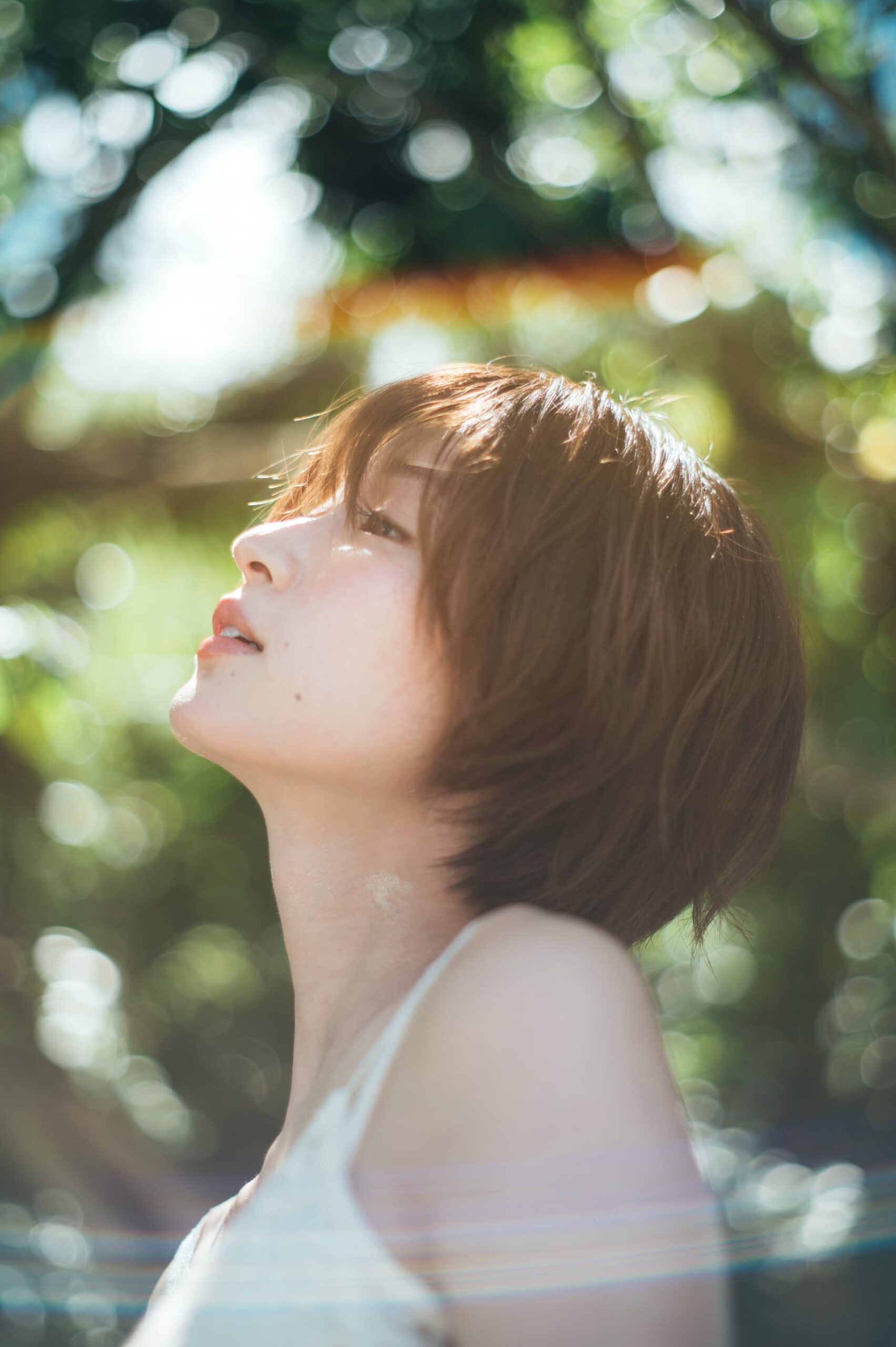 写真集の未公開カットで構成！俳優兼モデル・岡崎紗絵のカレンダー