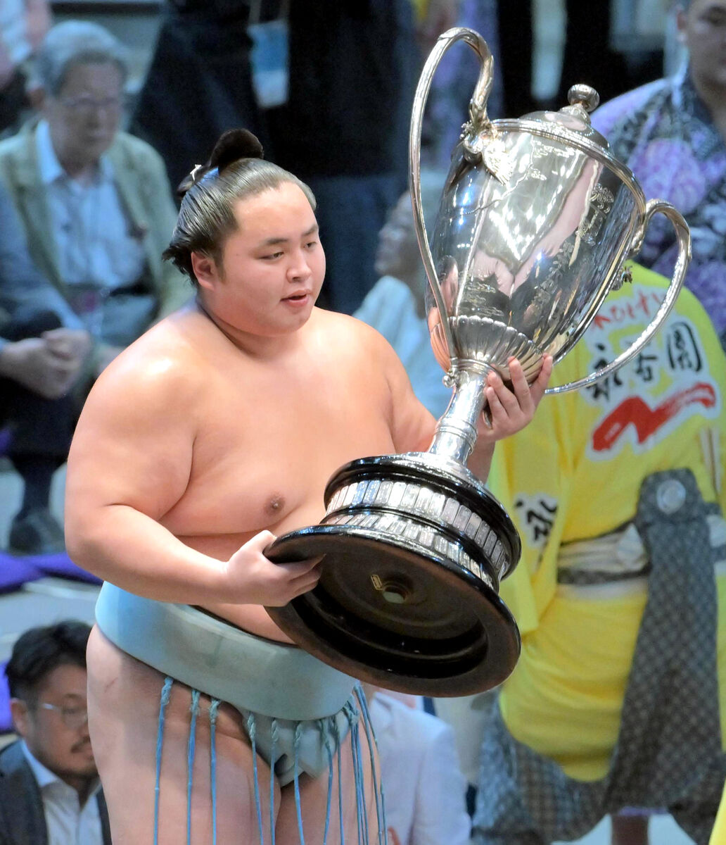 琴勝峰は「人情深い」男 故・琴剣さんが描いた似顔絵入りどんぶり