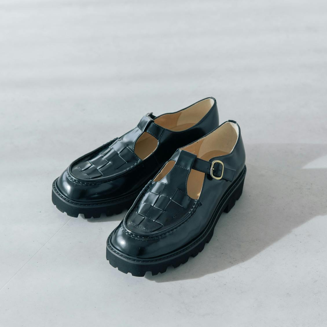 開発秘話＆着回しコーデ】つま先踊る、大人の相棒。当店初のオリジナル