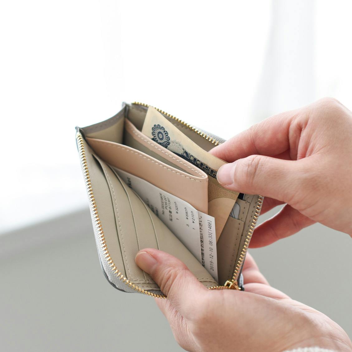 スリムに見えて収納上手」L字ファスナーのミニ財布 - 北欧、暮らしの道具店