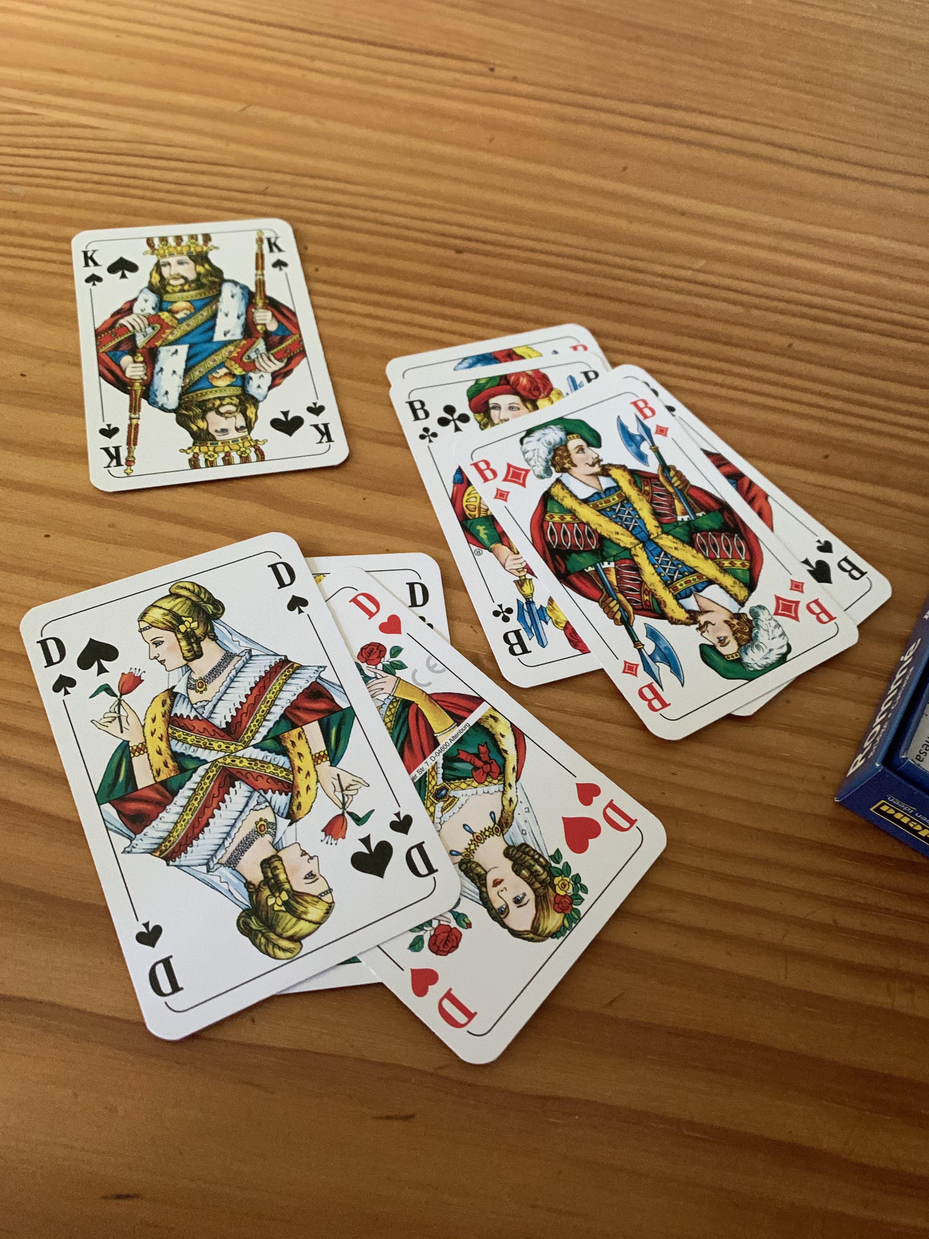 ドイツで買ったトランプ、クイーンにはD、ジャックにはBって書いてある