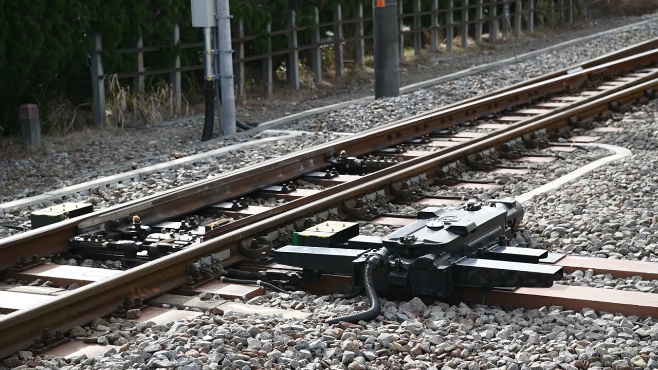 分岐器】線路のポイント切替え | Railroad Switch - YouTube