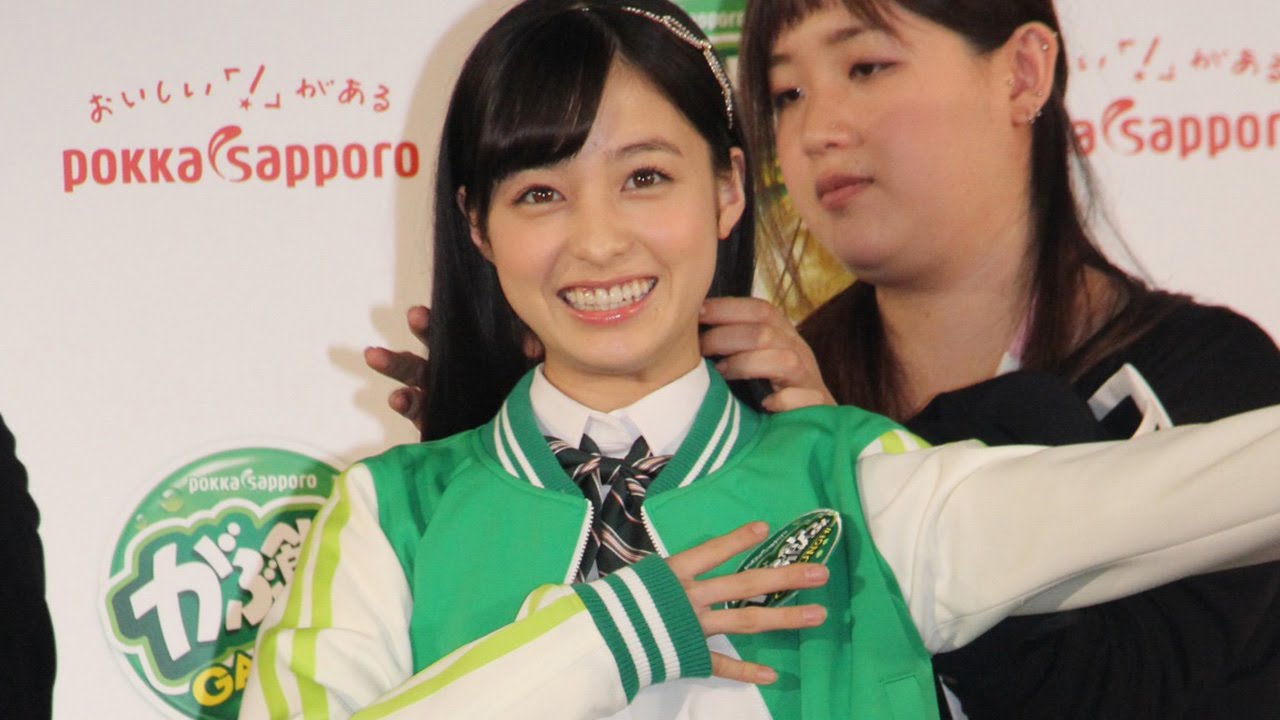 橋本環奈、制服から特製ジャージーに！ 「がぶ飲み」マネージャー就任