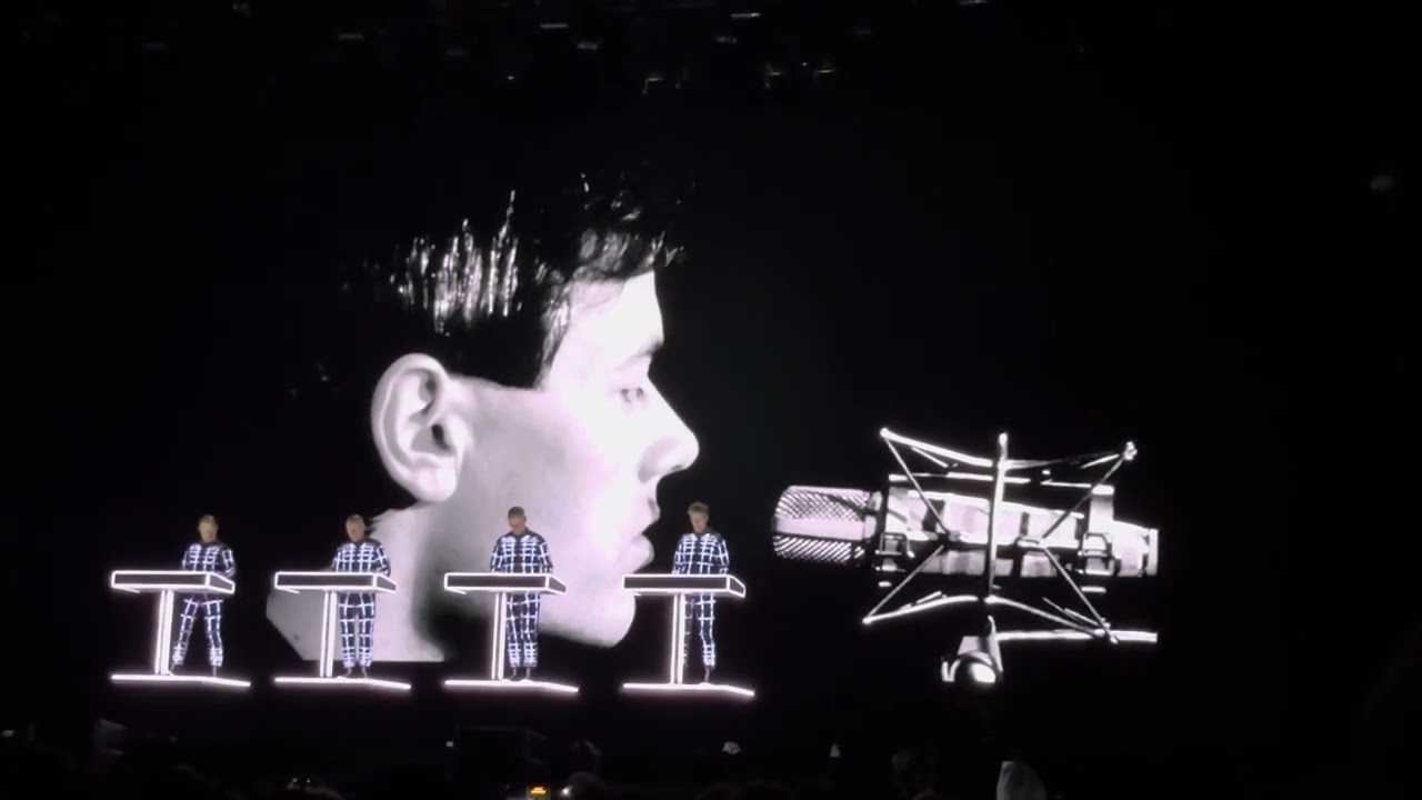 クラフトワーク、フジロックで坂本龍一の「Merry Christmas, Mr