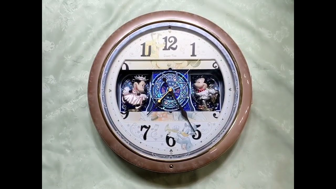 SEIKO ディズニータイム ミッキー＆フレンズ 電波からくり時計 - YouTube