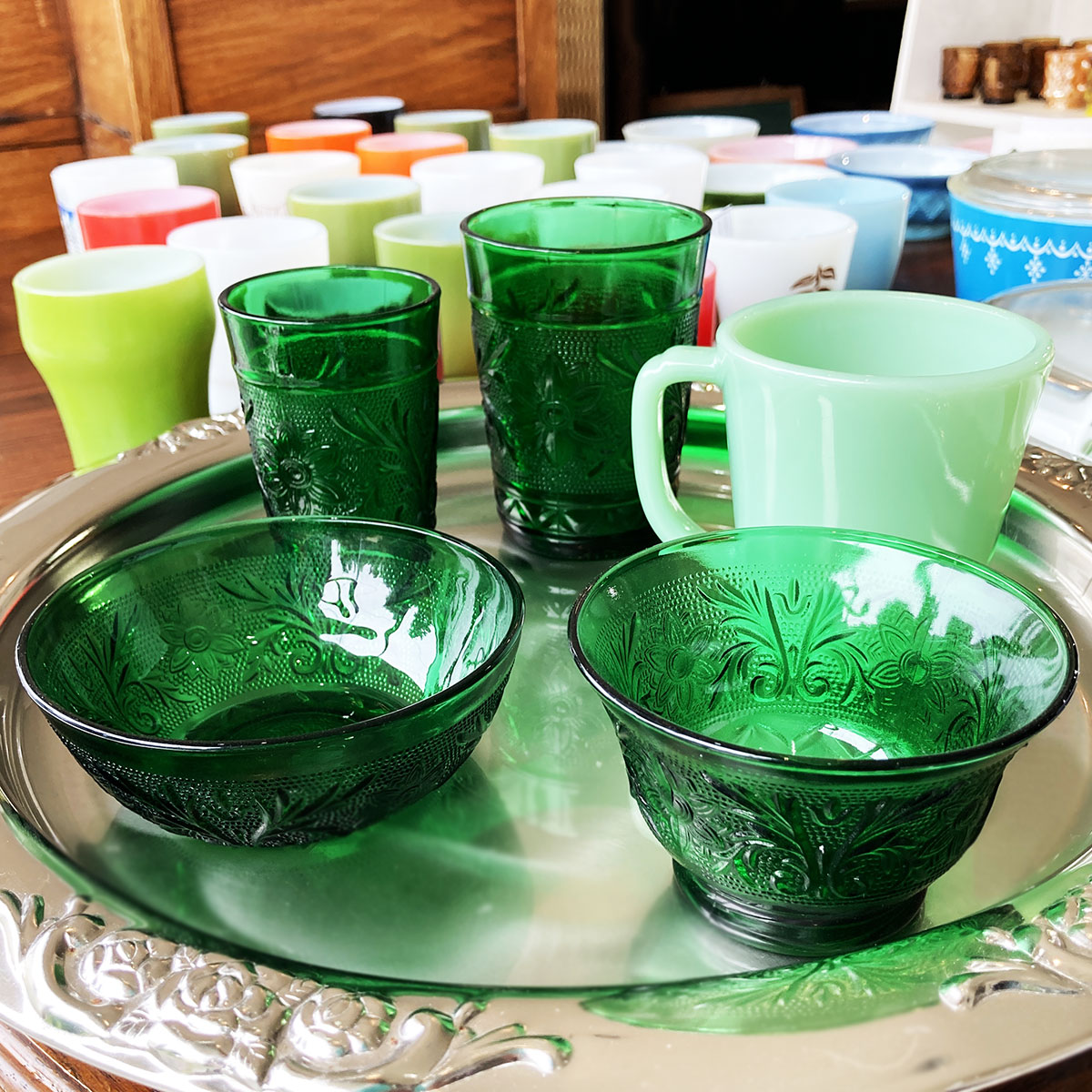 Fire-king 夏の食卓を彩るアンカーホッキング社のヴィンテージ食器たち