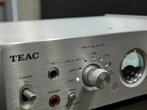 ティアック、来春発売のDAC兼プリメインアンプ「AI-503」をポタフェス