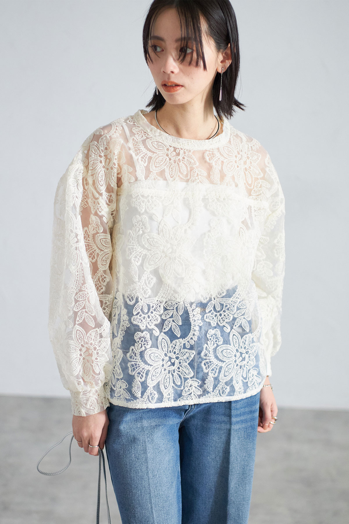 オーガンジー刺繍ブラウス※一部店舗のみ入荷