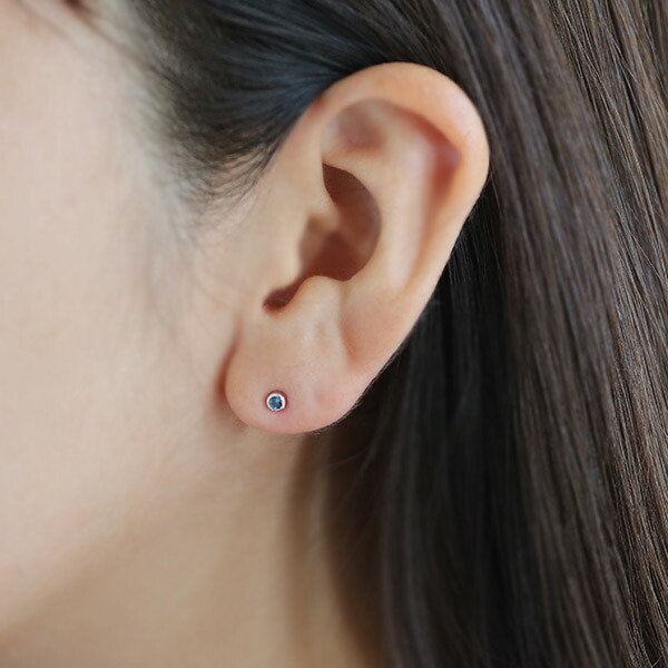 数量限定 ベキリー産 カラーチェンジガーネット スマート ピアスPT900