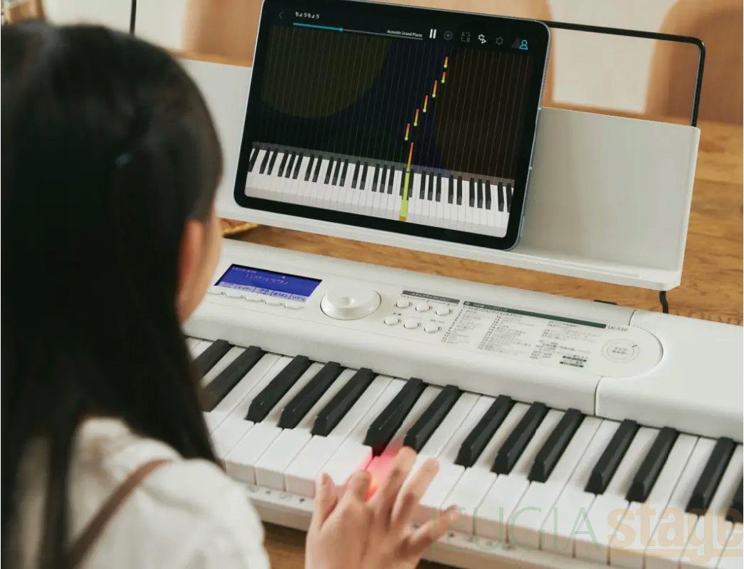 数量限定特価】CASIO LK-530 Casiotone【イス(白)・スタンド(白