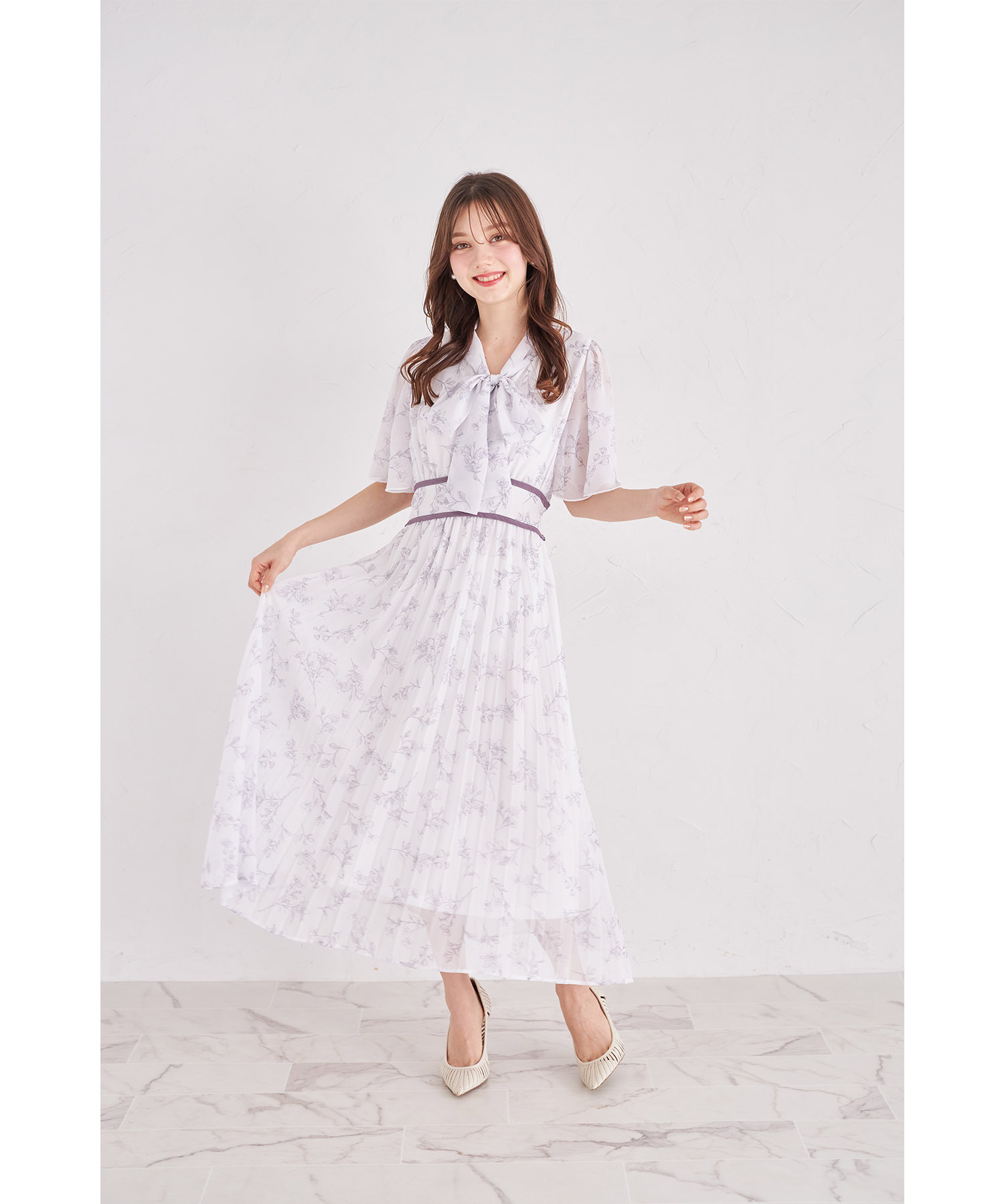 ボウタイリボン付きフレアスリーブウエストパイピングフラワープリント