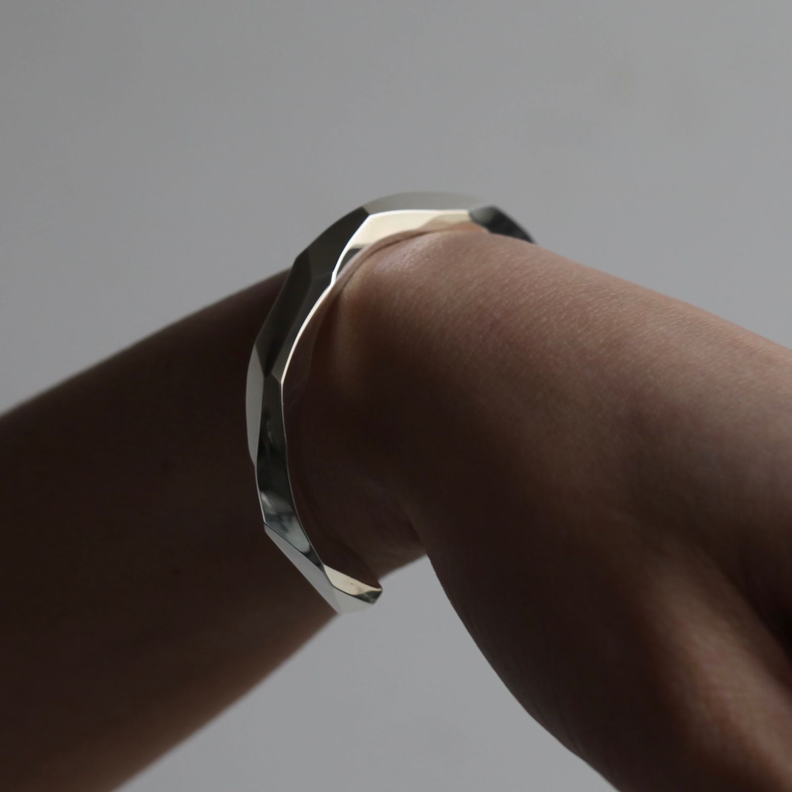 GARNI - 【お取り寄せ注文可能】Crockery Bangle_L | ACRMTSM ONLINE STORE