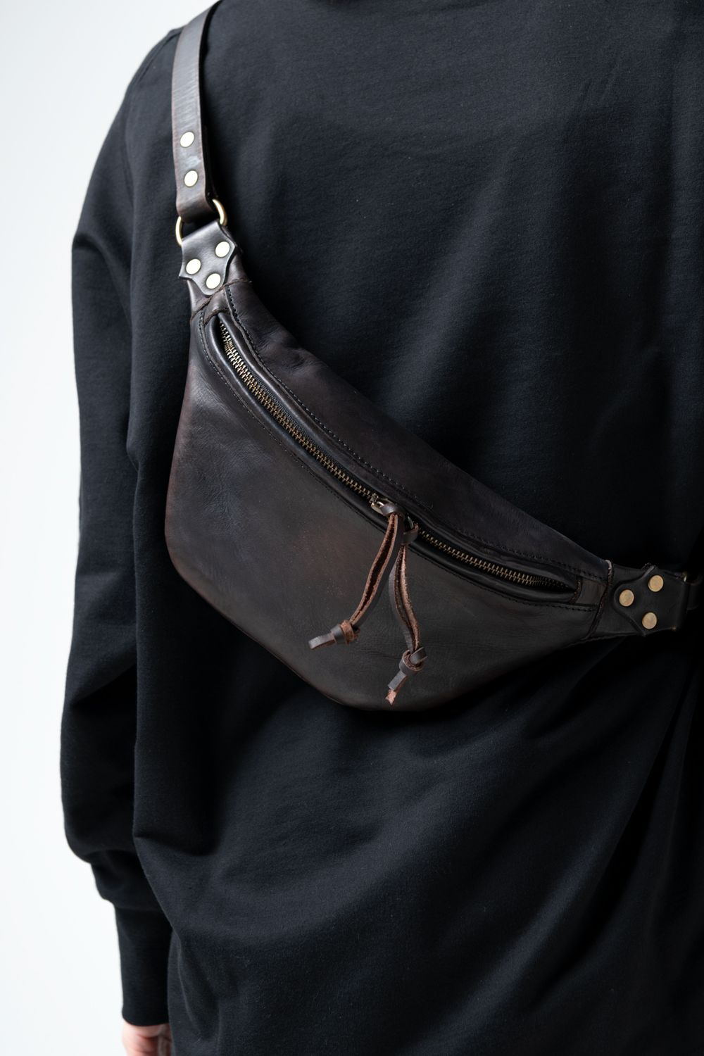 vasco - 【26SS / 予約受付中】LEATHER WAIST BAG - SMALL [BLACK