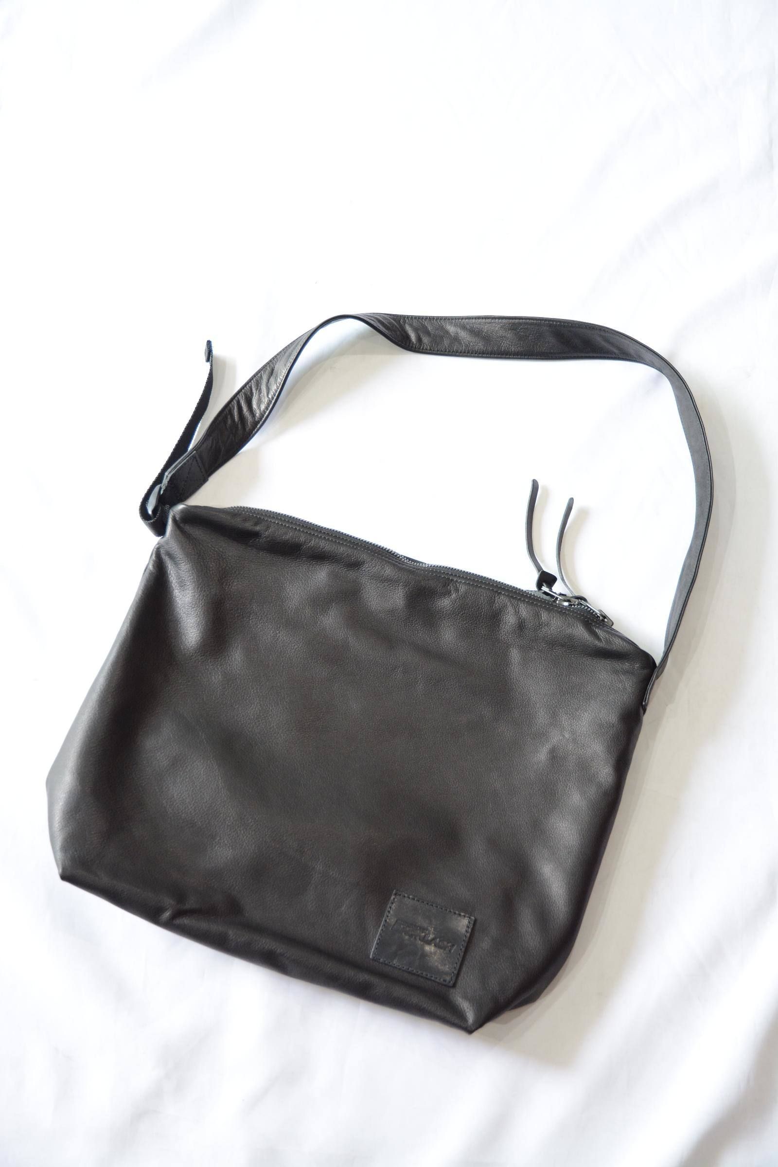 ISAMU KATAYAMA BACKLASH - ジャパンステアレザー ショルダーバッグ