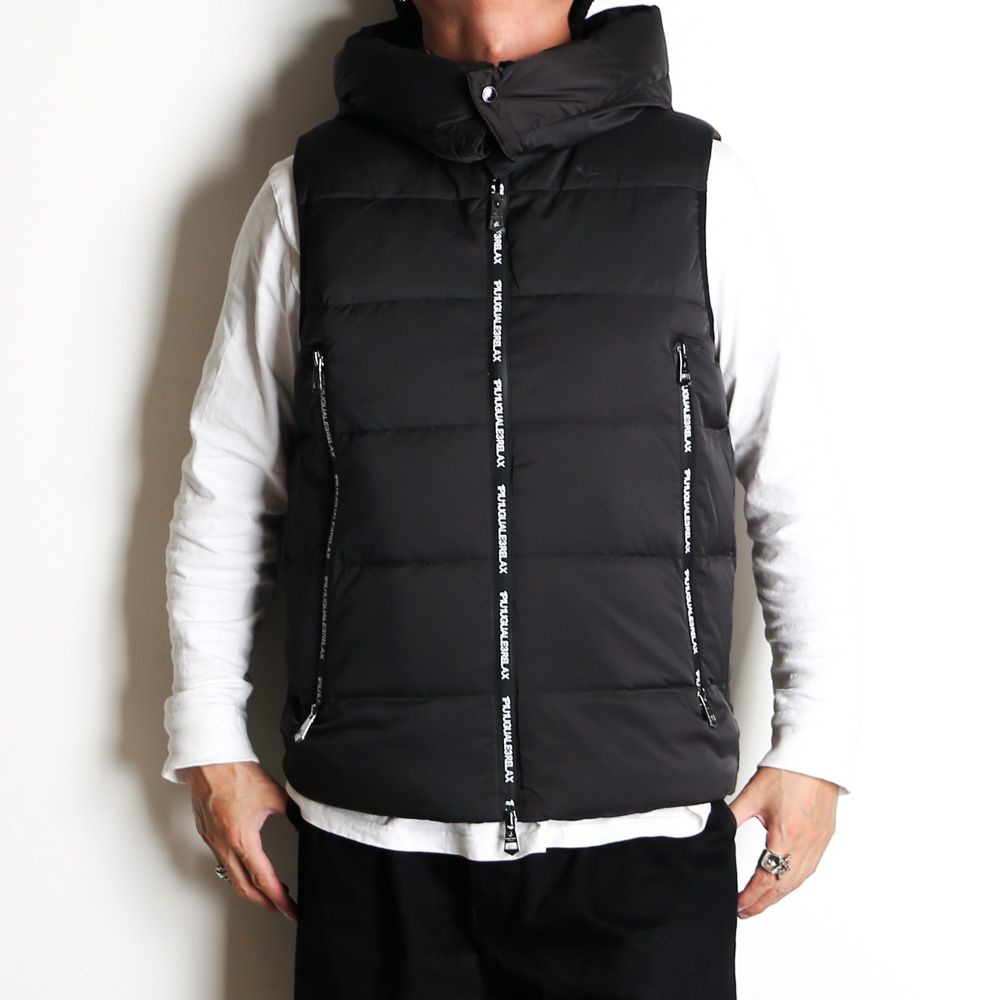 1PIU1UGUALE3 RELAX - LOGO ZIP DOWN VEST - BLACK / ジップロゴ