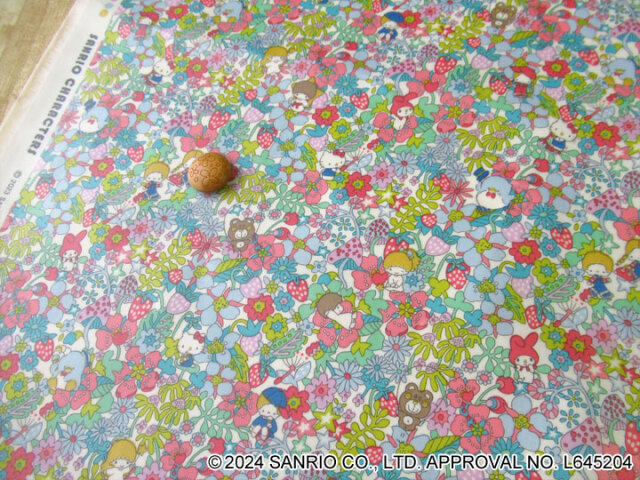 ハローキティ×リバティファブリック ツヤ消しラミネート(ビニール