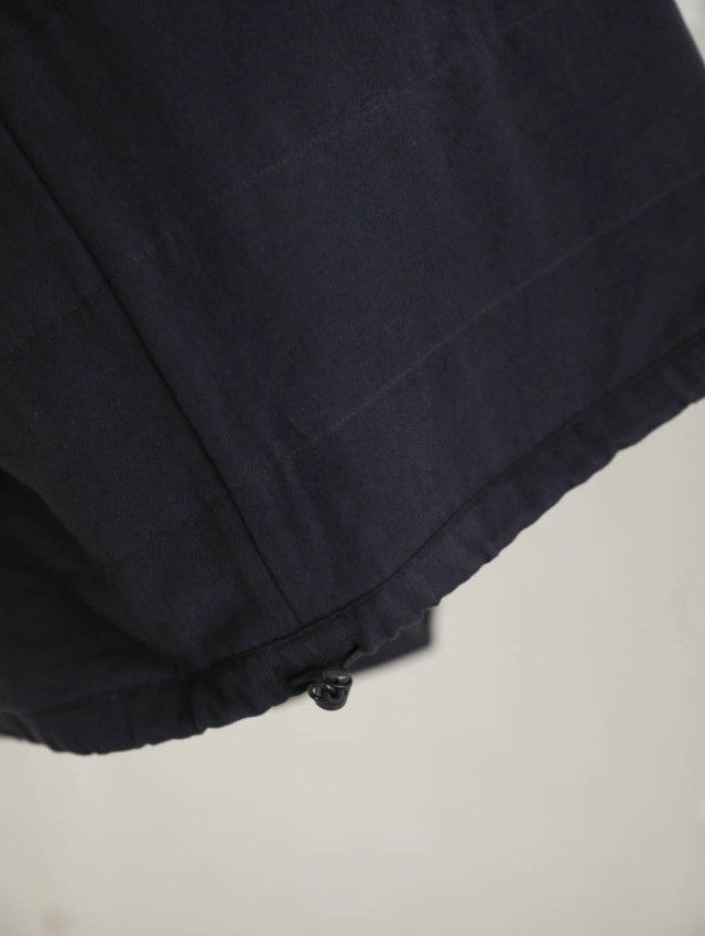 SACUCA サクカ｜コットンウールリネン中綿Vネックベスト（ブラック）