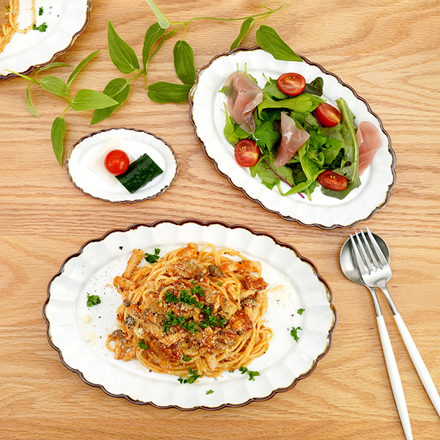 渕サビ白マット菊割オーバル皿（3サイズ）［皓洋窯］菊型で上品さを