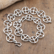 ピースマークモチーフのシルバーアクセサリー