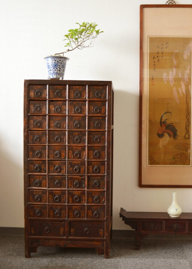 韓国李朝家具、陶磁器、味わいある素敵な商品を御紹介致します。