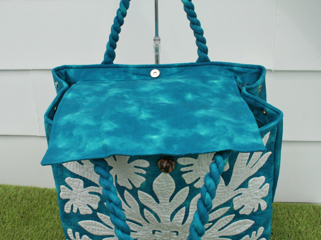 新型特大ハワイアンキルトバッグ ハイビスカス ホワイト オン ダーク