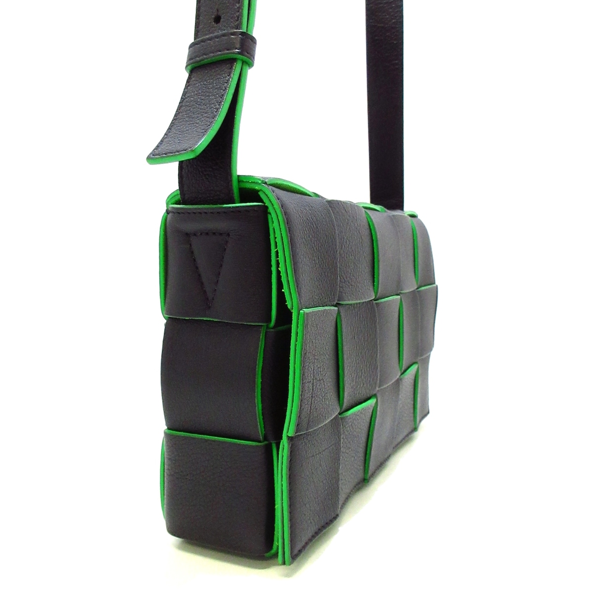 ボッテガヴェネタ/ショルダーバッグ/カセット/黒×パラキート（グリーン