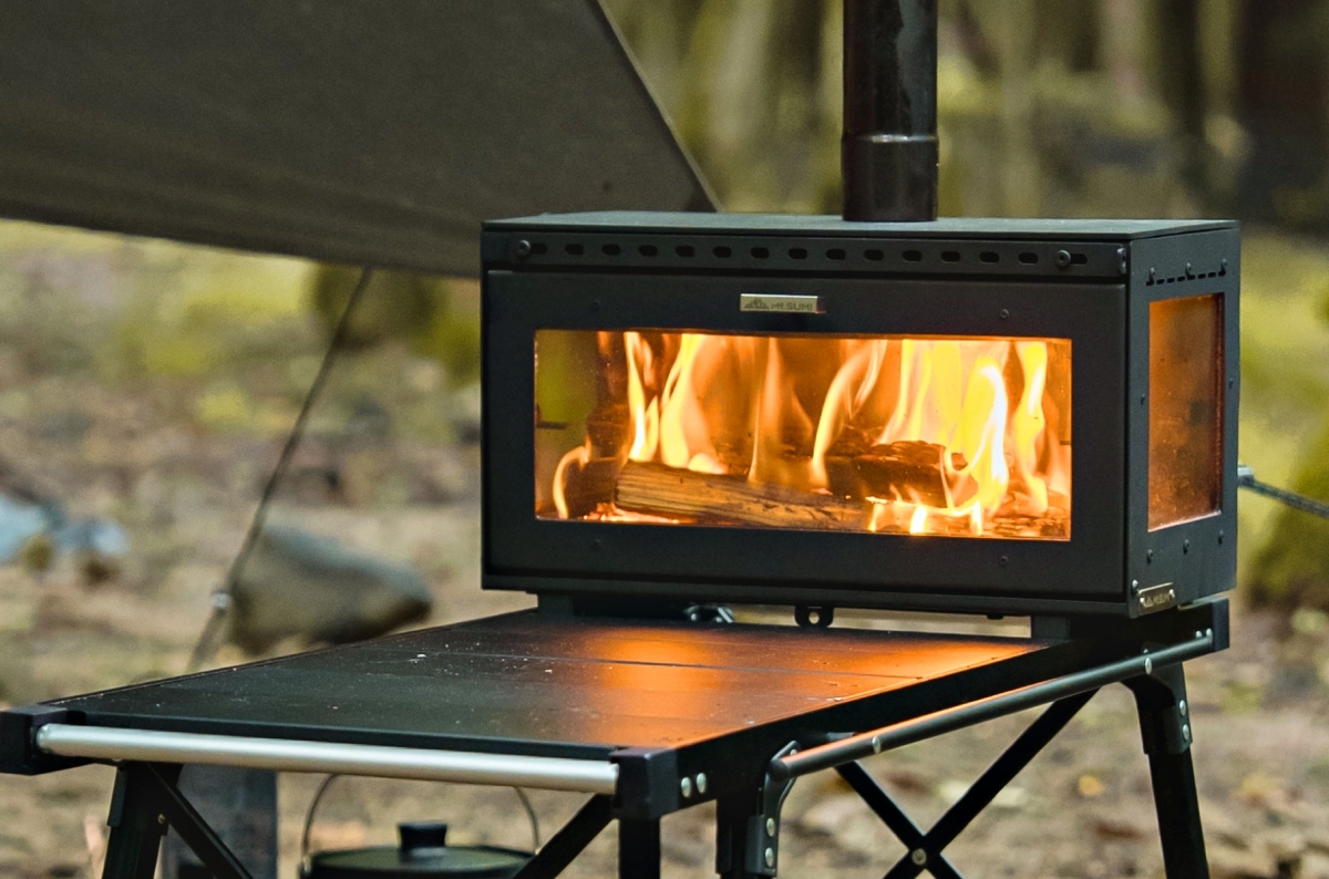 40cm薪も入る」のに「卓上サイズ」。Mt.SUMI新作は“薪ストーブ目の前