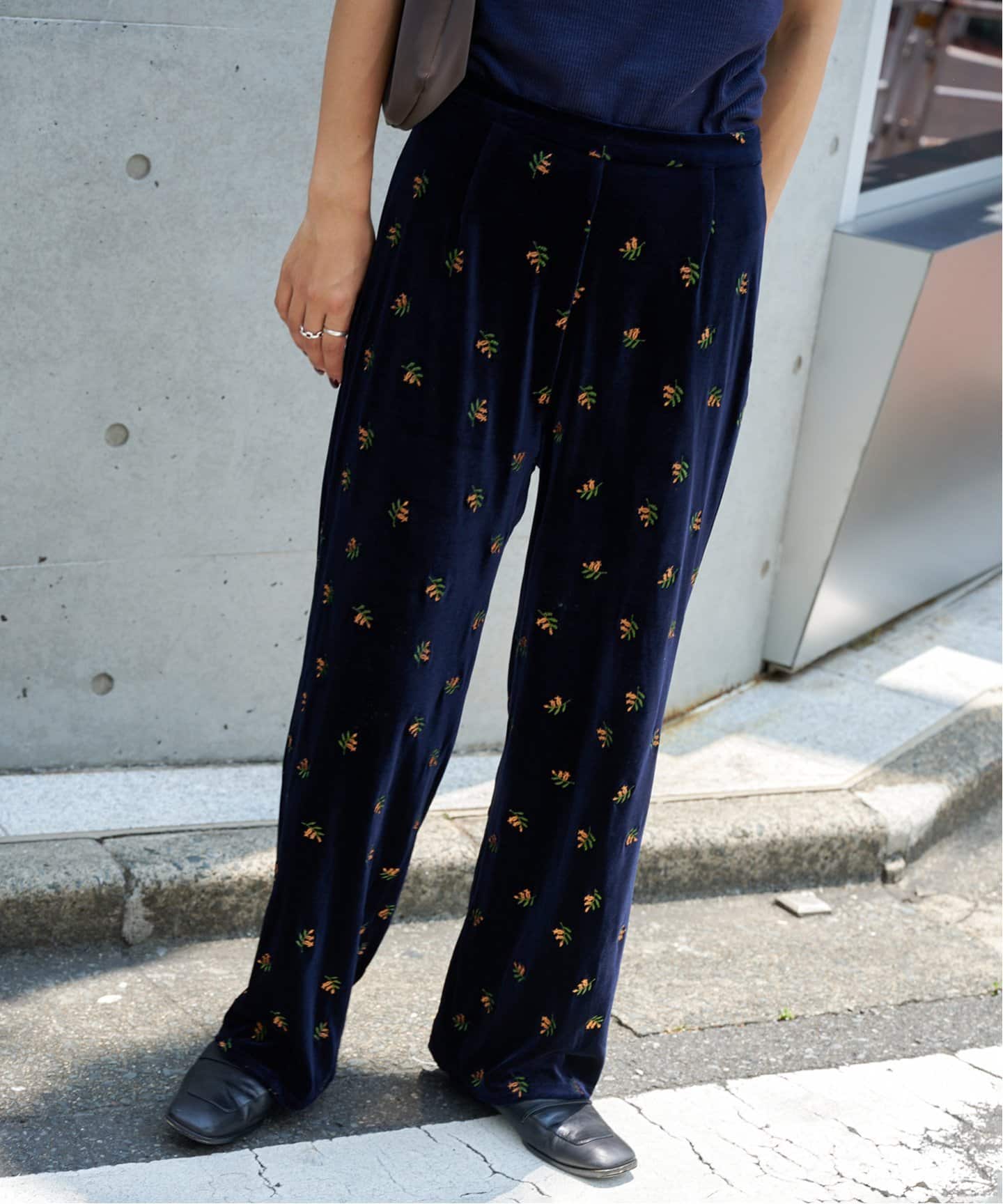 刺繍ベロアフレアパンツ（スラックス）｜OUTDOOR PRODUCTS（アウトドア