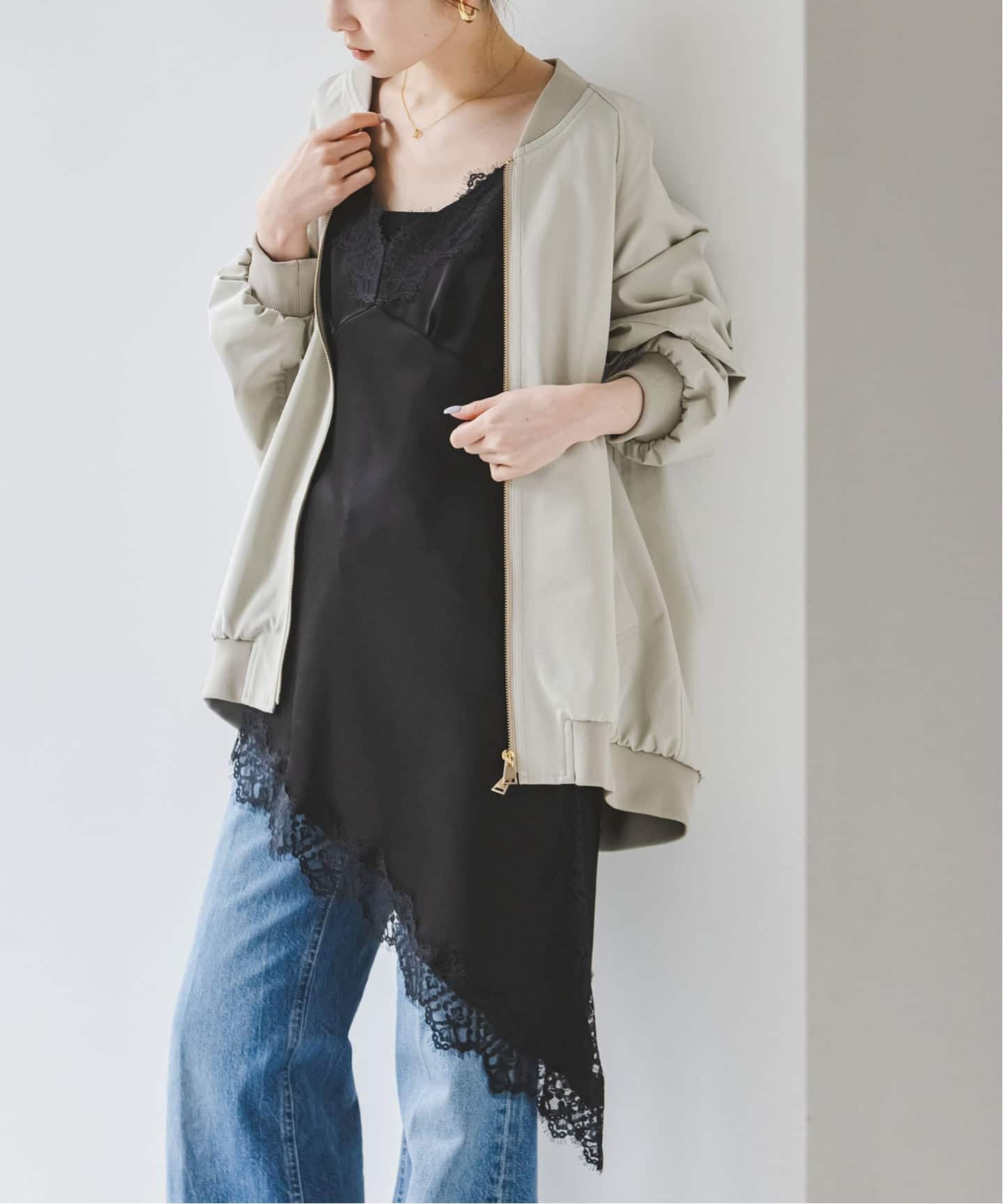 ルナサテンレースアシンメトリーキャミ（キャミソール）｜NOBLE