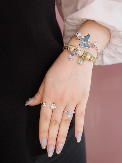 スタッティド ゴールド クリップチャーム（チャーム）｜Pandora