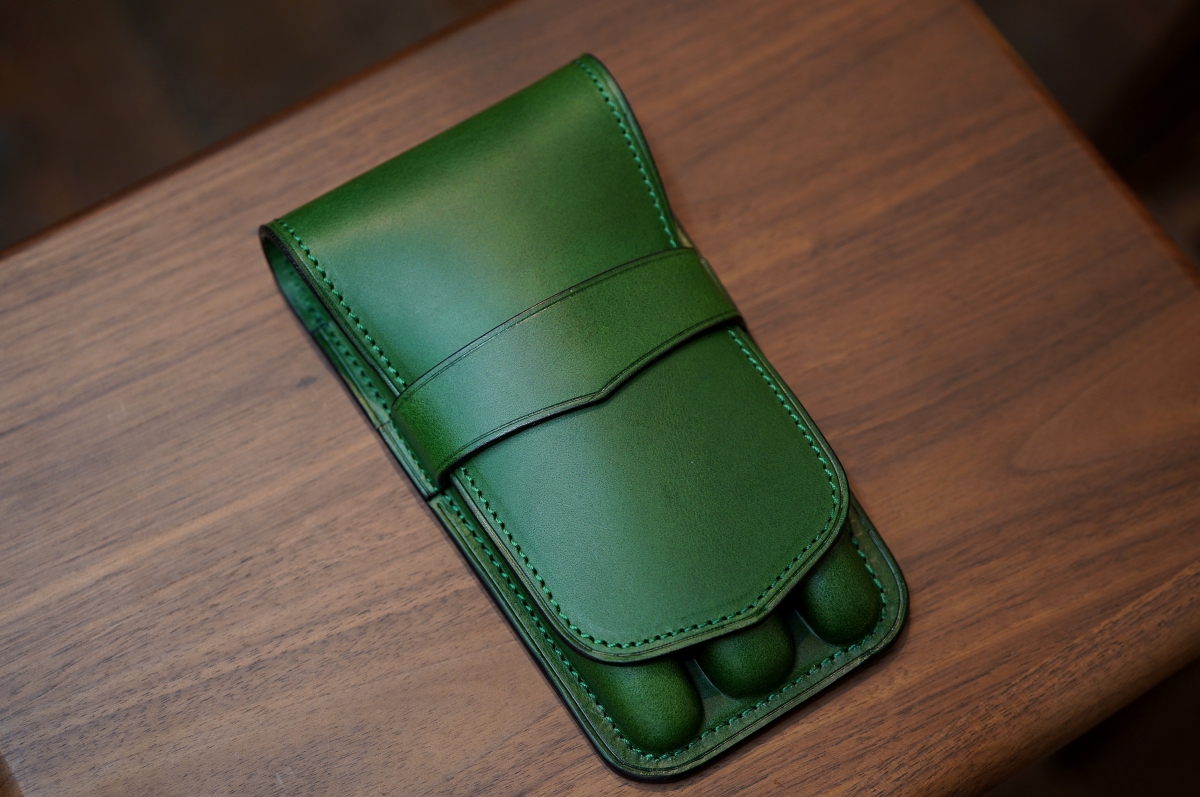 ル・ボナーさんの万年筆ケース、3本挿しも少し在庫いたので入荷して