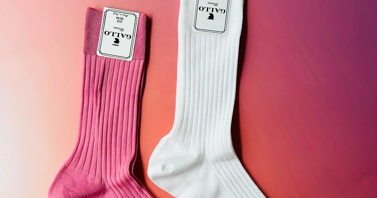 チラ見せピンクに、技あり。【ジ エルダー ステイツマン】のカシミア