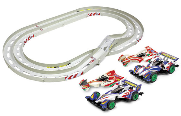 ミニ四駆 オーバルホームサーキット《立体レーンチェンジ》(サイクロン
