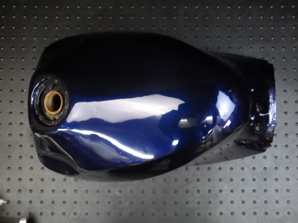 送料込！Kawasaki GPZ900R GPZ750R ガソリンタンク中古良品