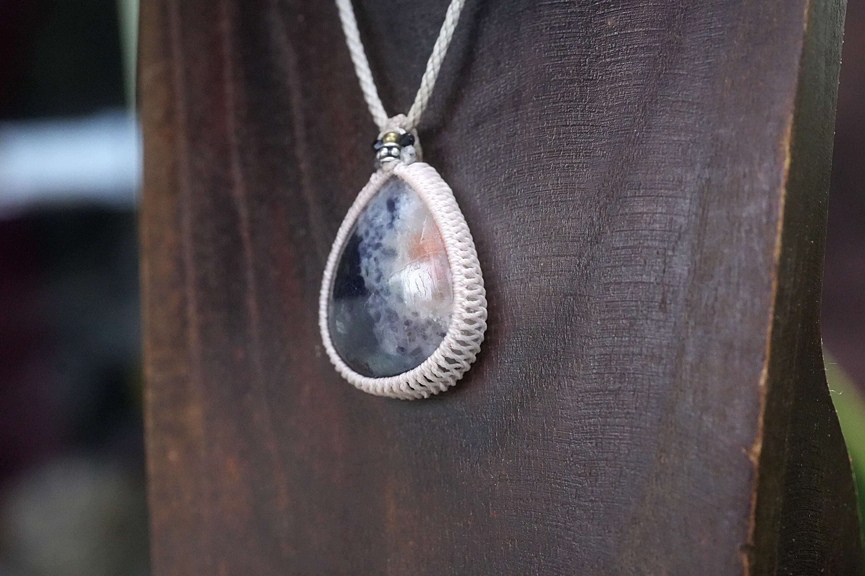 天然石】【ハンドメイド】2色☆iolite sunstone マクラメネックレス