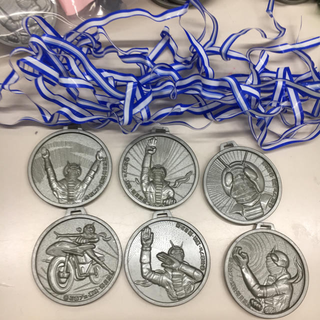 N397 【昭和レトロ】明治パイゲンC 仮面ライダーメダルの通販 by なが