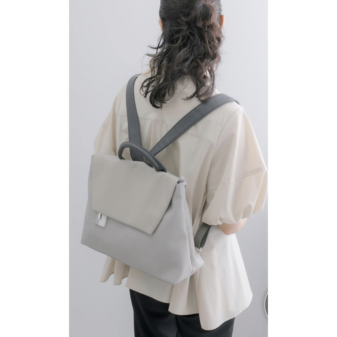 ear PAPILLONNER - ear PAPILLONNER 樹脂チャームフラップリュックの