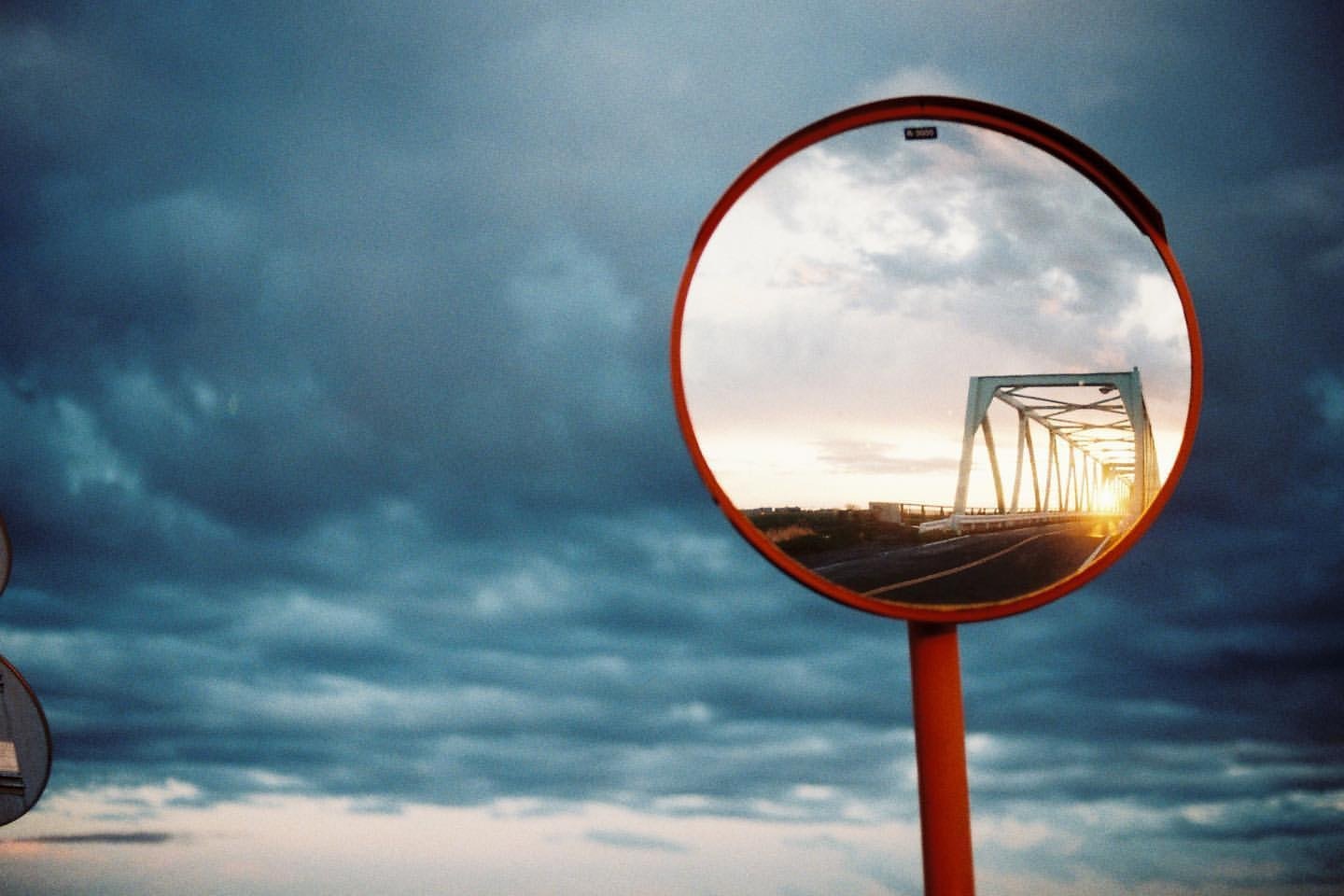 Nikon FM10を徹底解説。作例からおすすめレンズまで | ONE SCENE（ワン