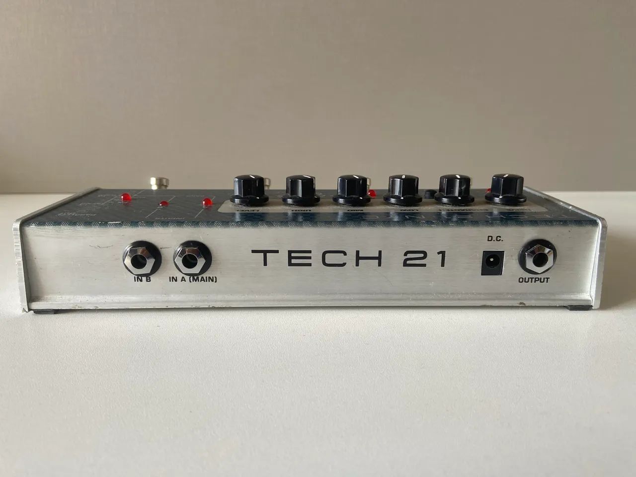 Pedal Tech 21 NYC SansAmp VT Bass Delux - Instrumentos musicais
