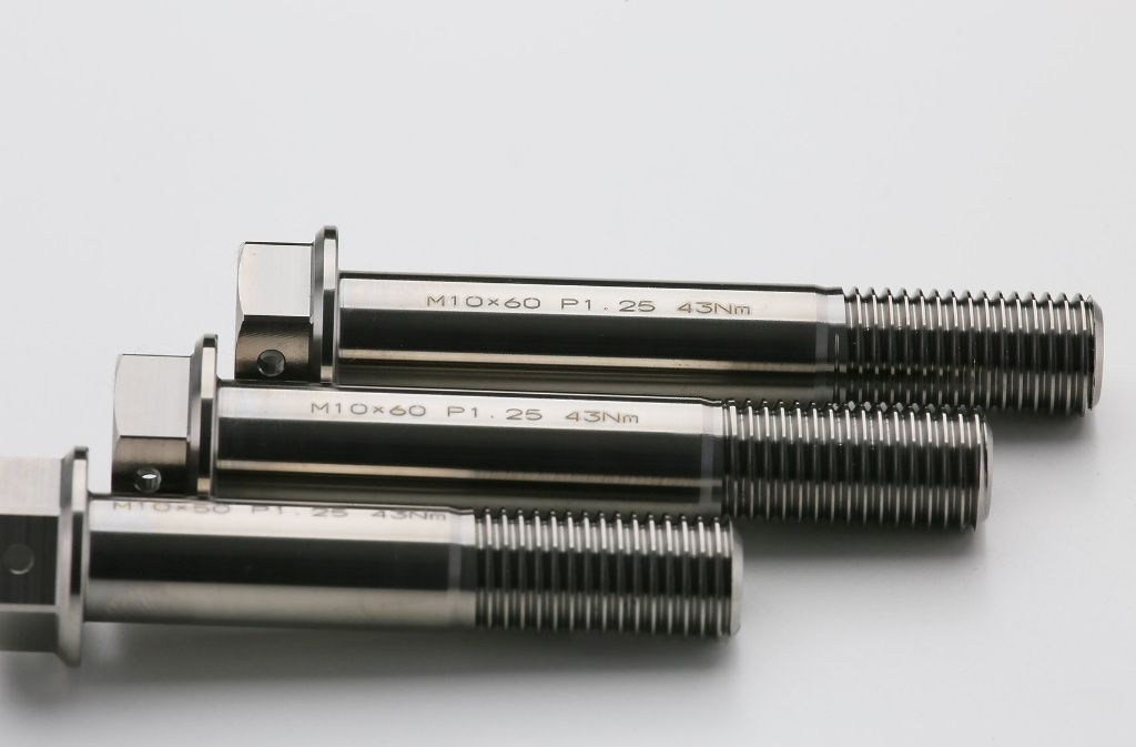 Webike | AELLA アエラ チタンキャリパーボルト(ラジアルマウント) 899