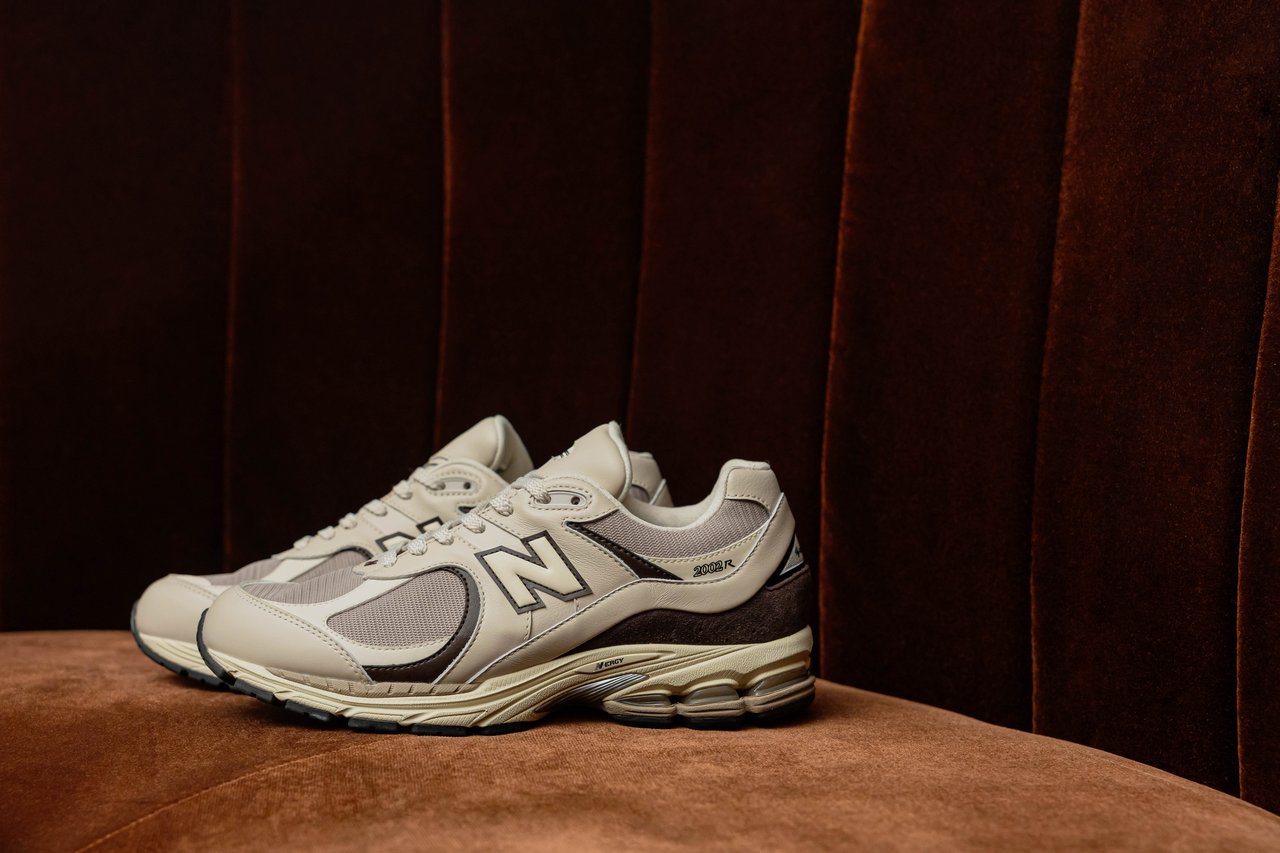 大人のニューバランス】ゴアテックス搭載。グレージュ×ダークブラウン