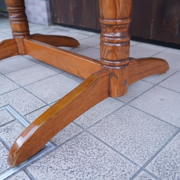 Shin Lee（シンリー）の伸長式ダイニングテーブルです。アンティーク調