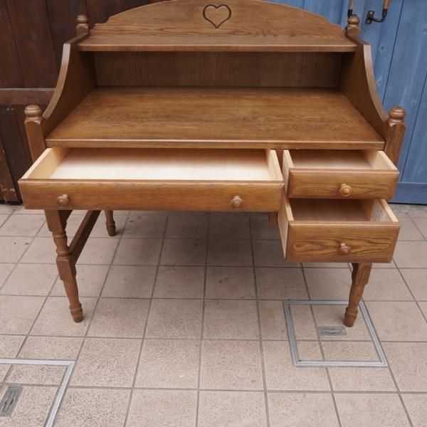 葉山ガーデン取扱いの北海道旭川家具メーカー勇峰工芸のナラ材を使用