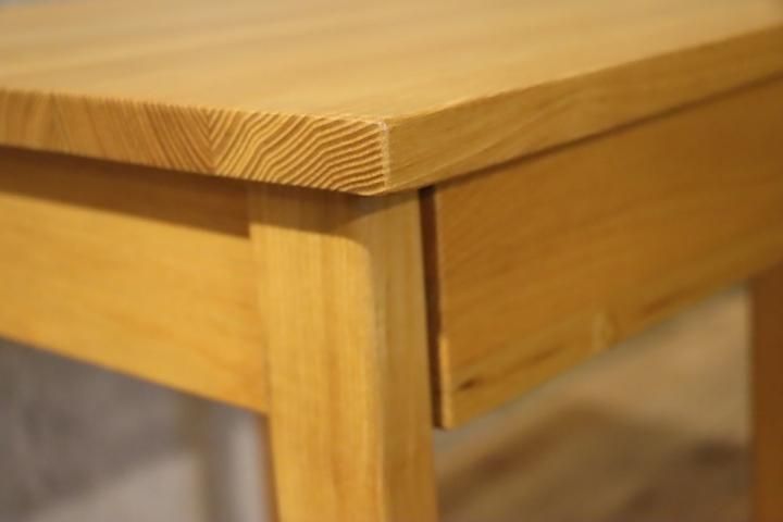 無印良品(MUJI)の人気のタモ材 サイドテーブルです！無垢ならではの